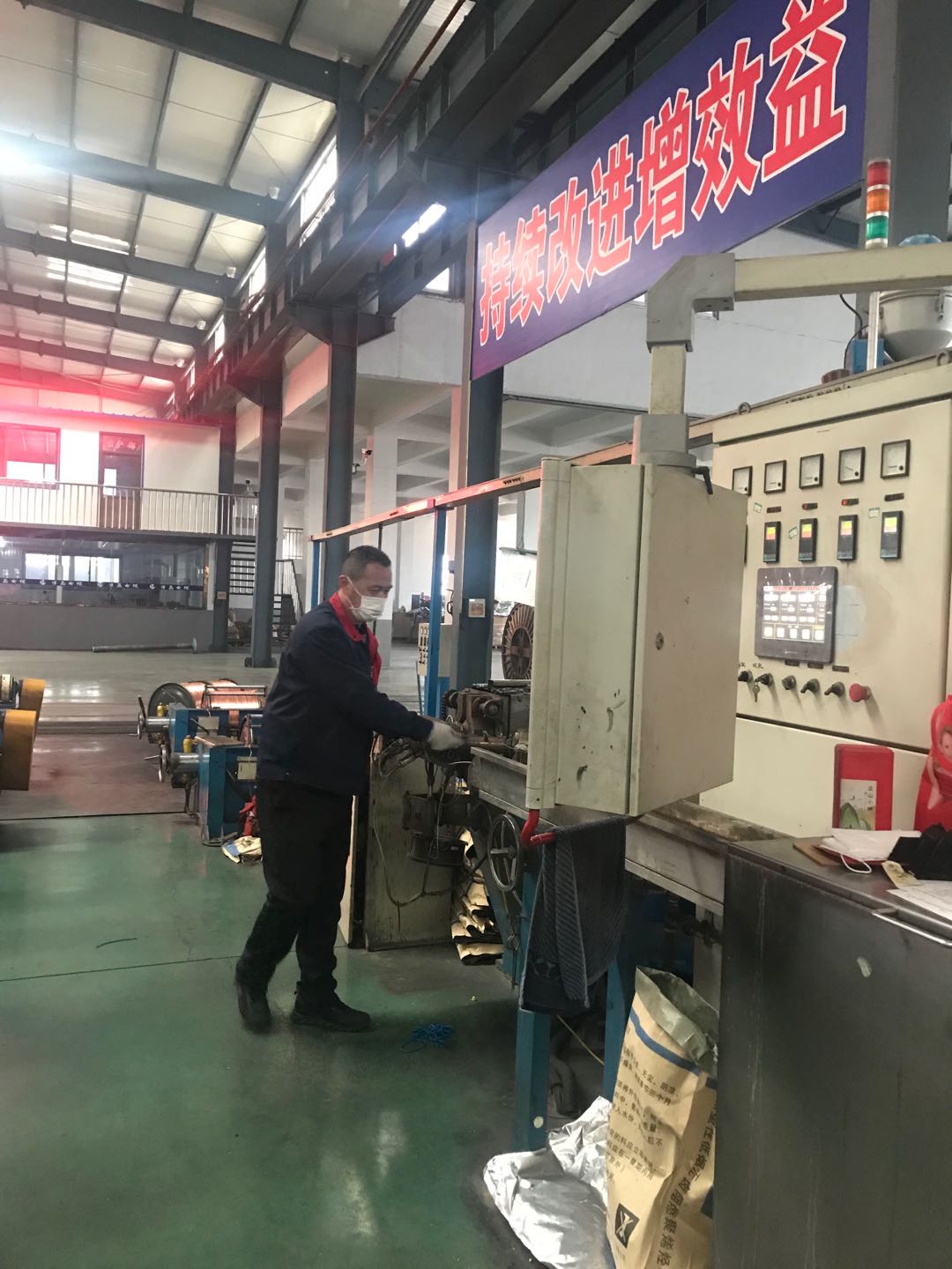 半島電纜：一手抓疫情防控，一手抓復(fù)工復(fù)產(chǎn)，內(nèi)外兼顧，眾志成城.jpg